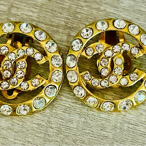 Sale 💎 Authentic Vintage Chanel Gold Crystal Earrings, Made in France - Picture 1 of 7